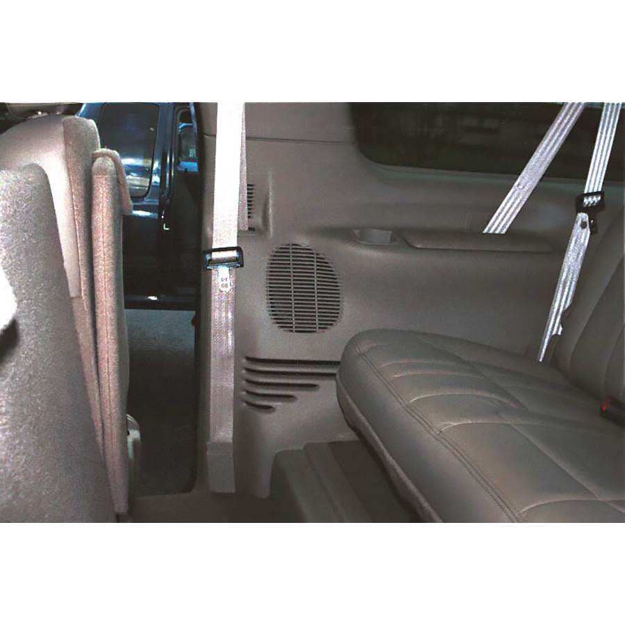 2002 Ford Excursion Mid-rear speaker location