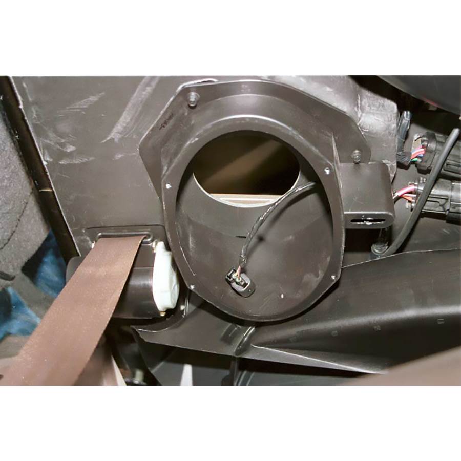 2003 Ford Excursion Mid-rear speaker removed