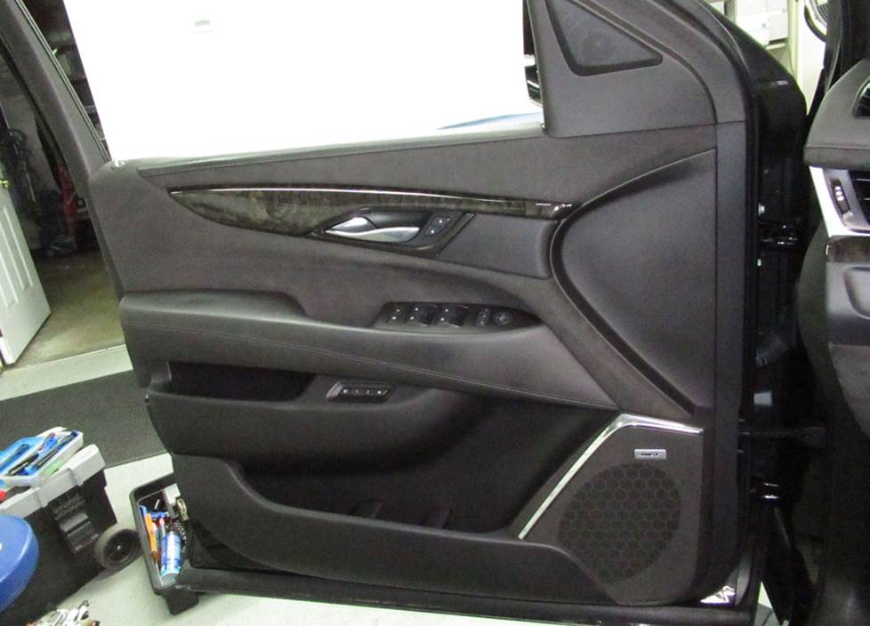 thumbnail image 2 of NAGD Right Front Door Window Glass For 2015-2020 Cadillac Escalade / ESV - Clear Tempered 2 of 6