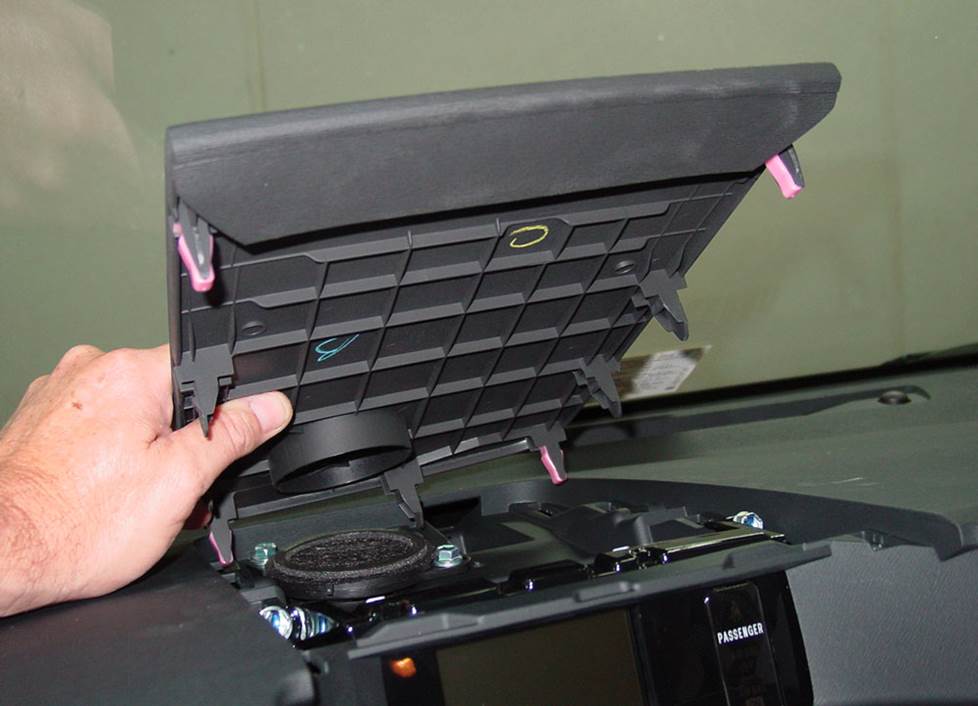 toyota sienna jbl center dash speaker