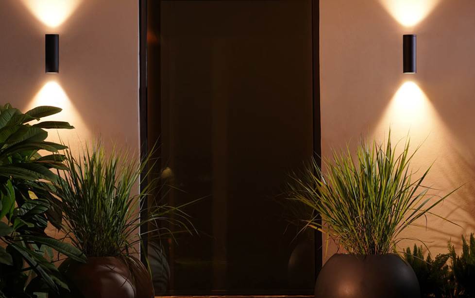 Philips Hue Appear Outdoor Wall Light