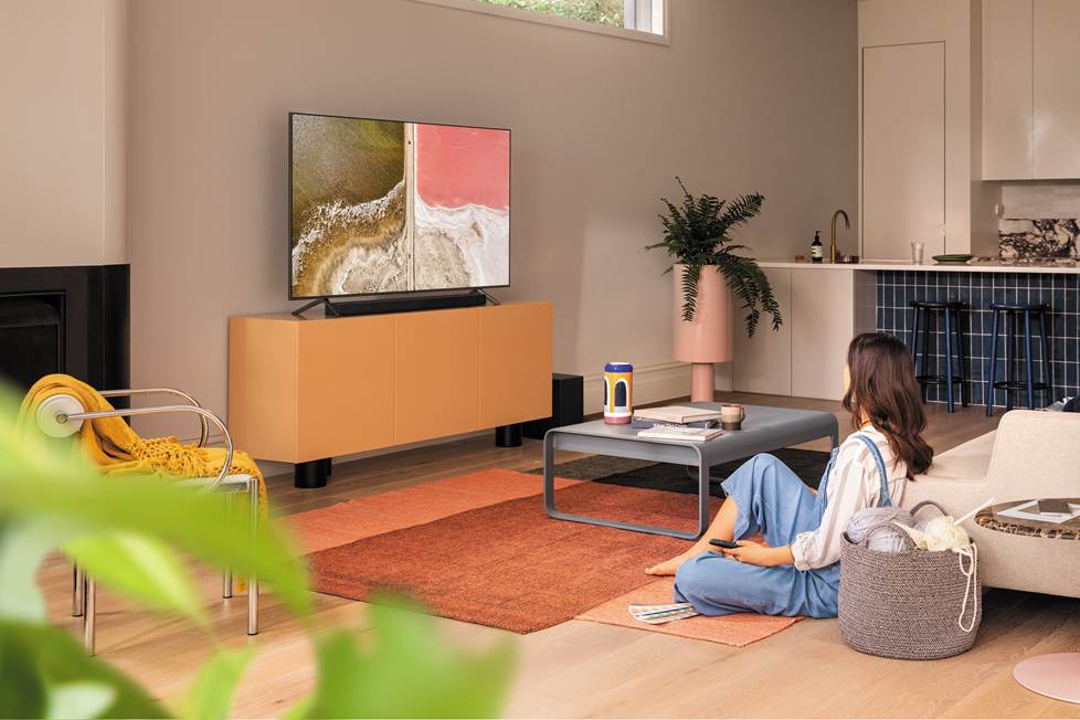 samsung q60t 4k tv with soundbar