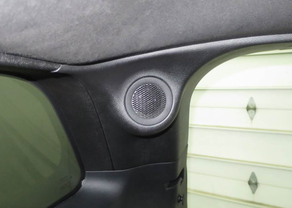 jeep grand cherokee rear pillar speakers