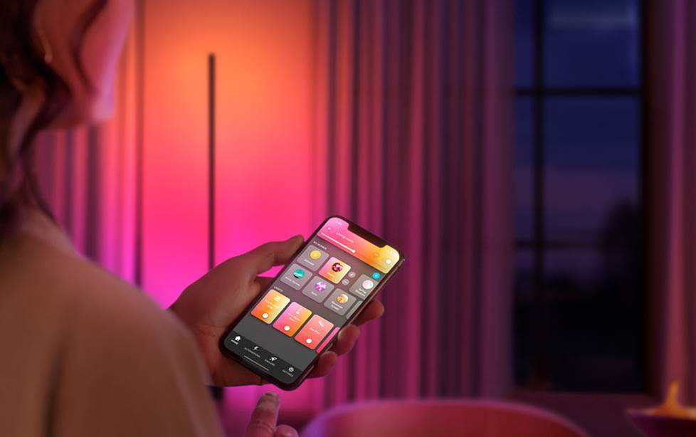 Philips Hue Play review: This versatile bias lighting kit syncs with your  PC