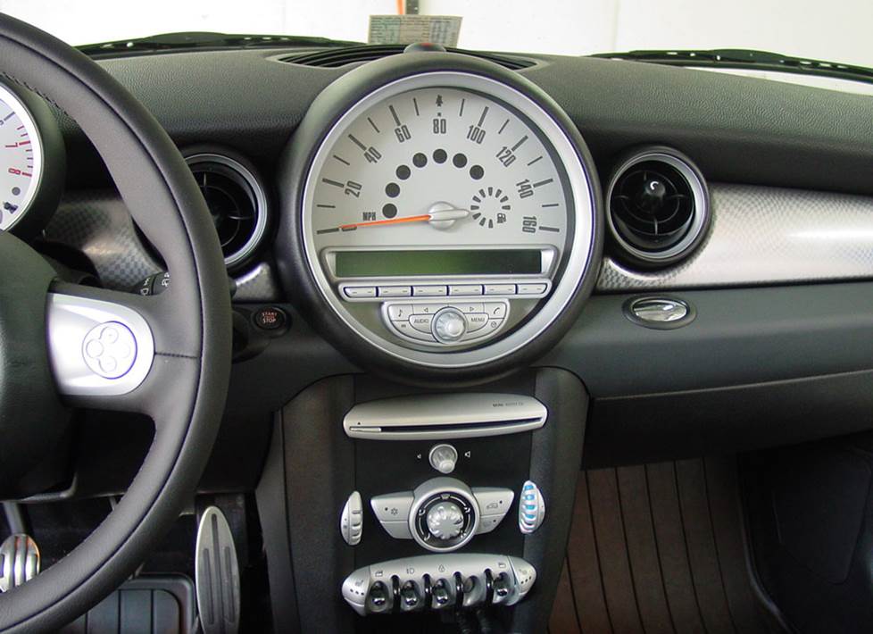 mini clubman radio