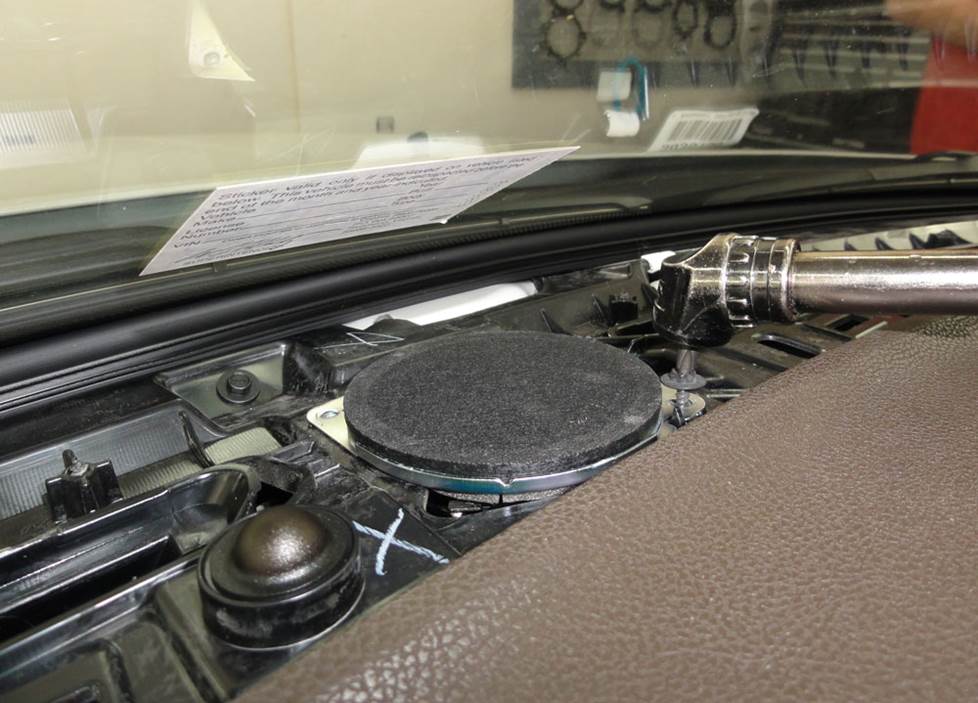 chrysler 300 center dash speaker