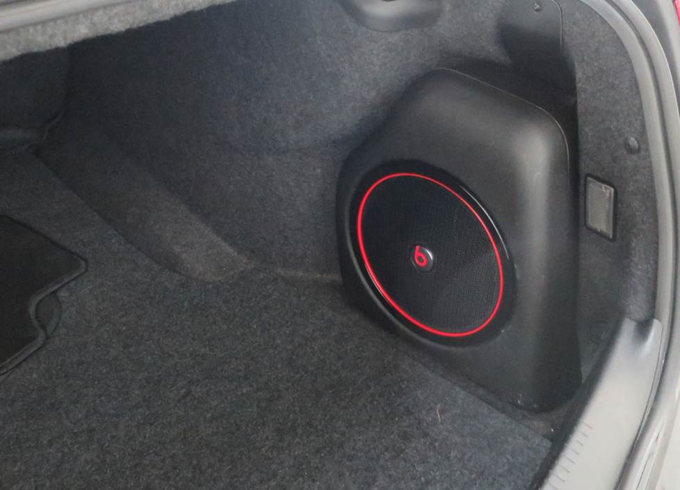 Dodge charger best sale beats audio subwoofer