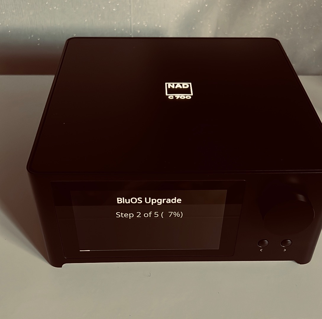 Test NAD C700 : un ampli HiFi tout-en-un et connecté par BluOS, AirPlay 2  et Bluetooth