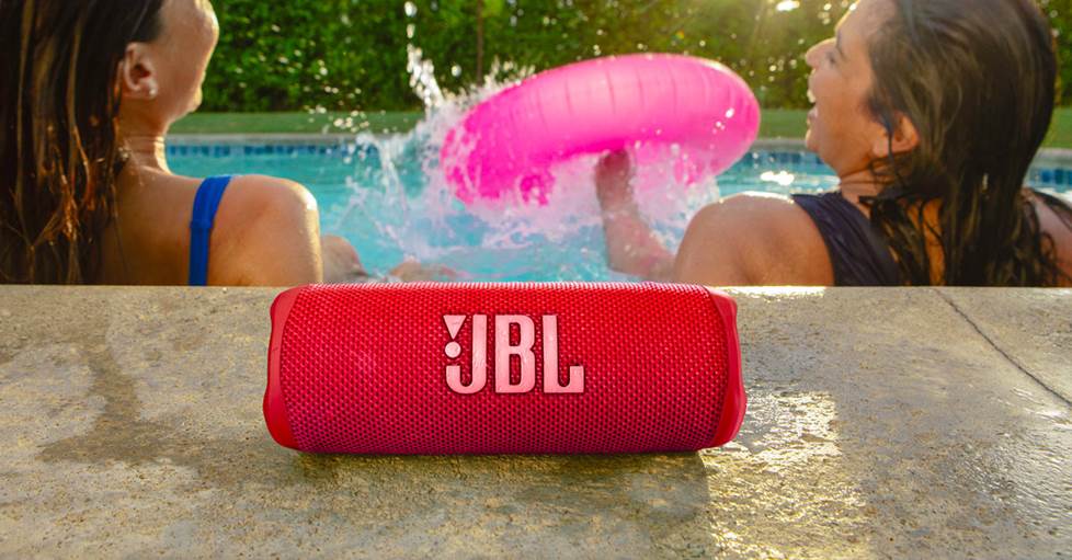 JBL Flip 6 speaker by the edge of a pool