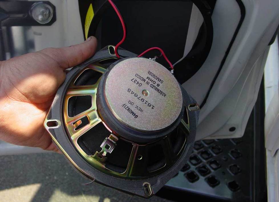 kodiak topkick factory speaker removal