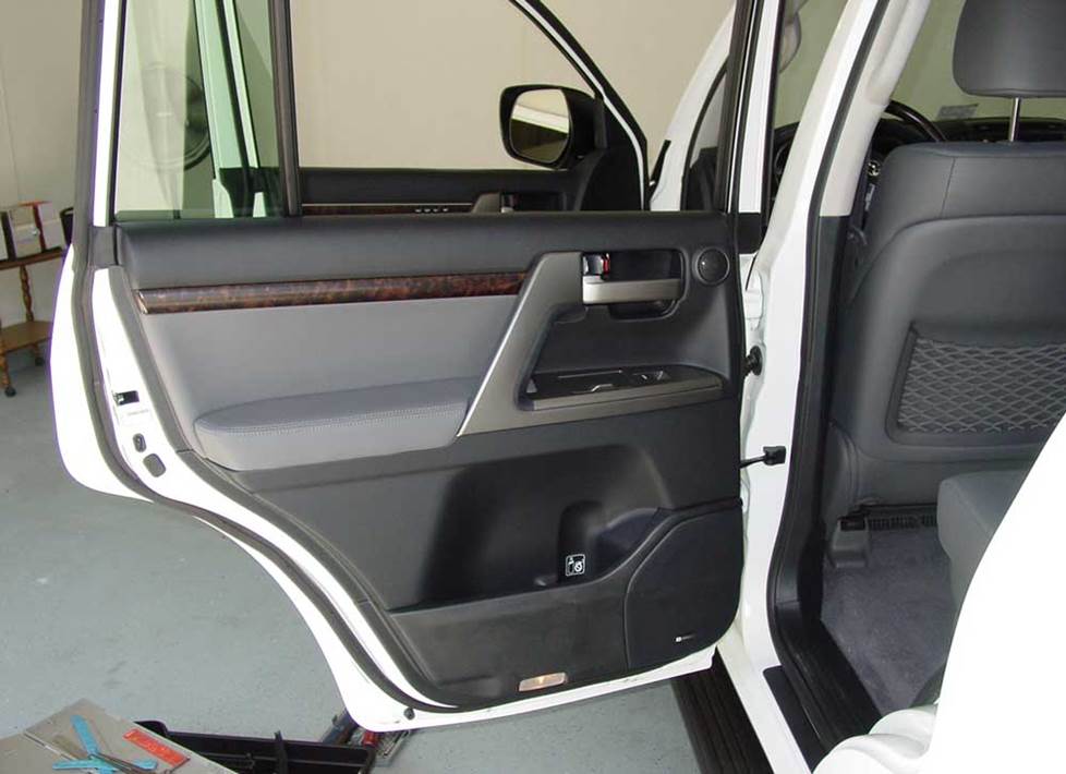 Toyota Land Cruiser rear door speakers