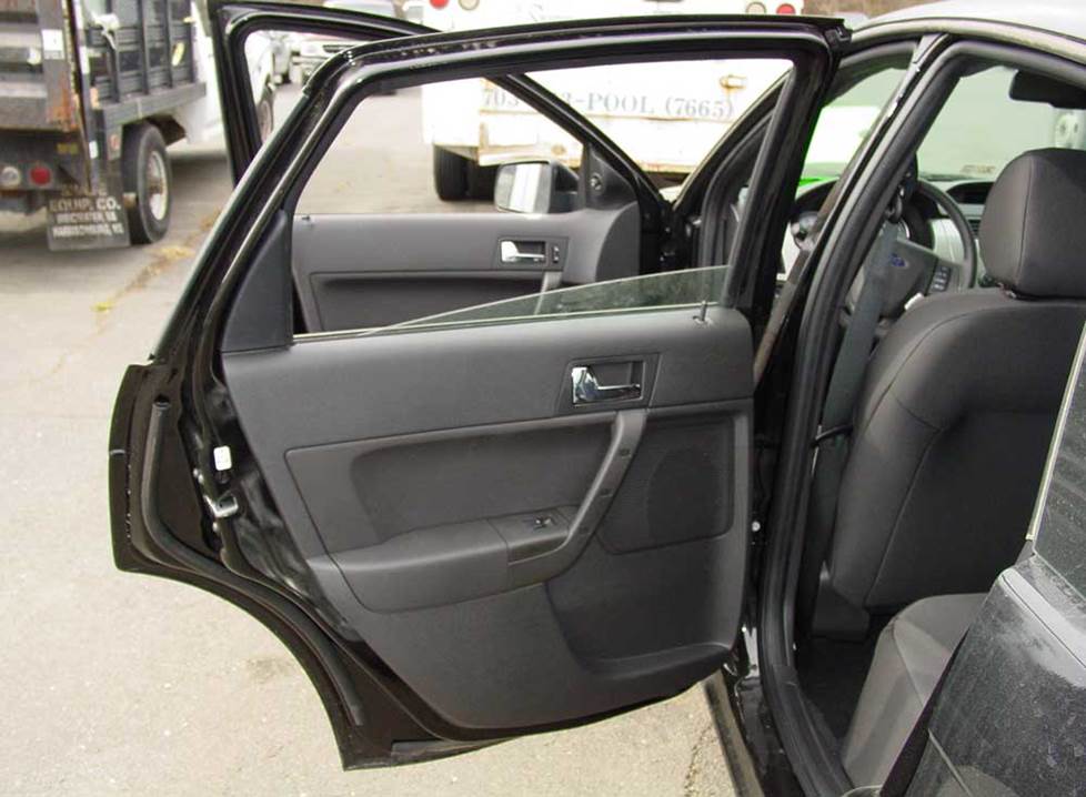 ford focus sedan door speakers