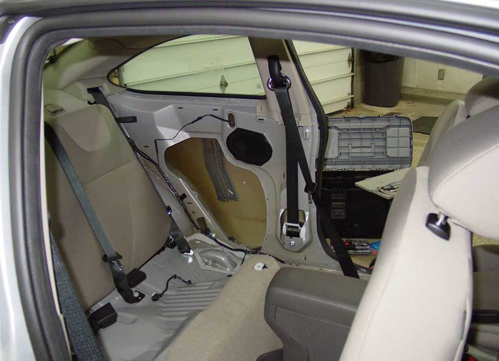 ford focus coupe side speakers