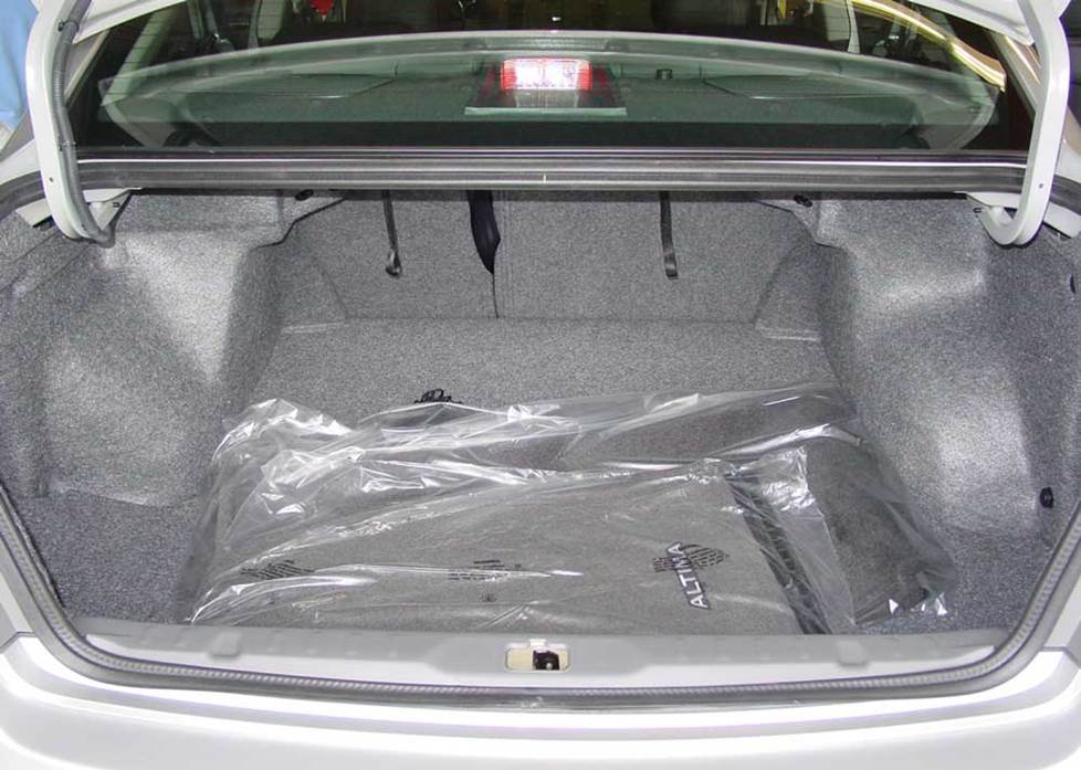 nissan altima trunk