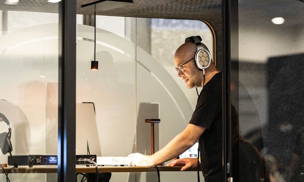 Warwick listening booth