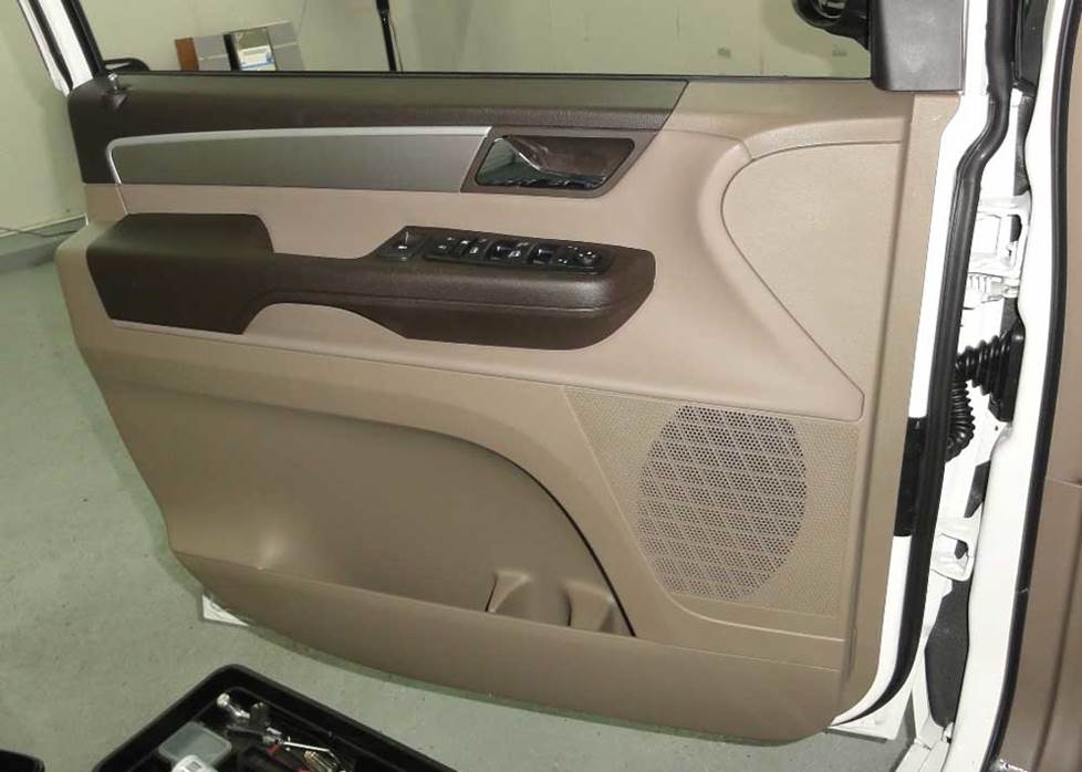 volkswagen routan front door