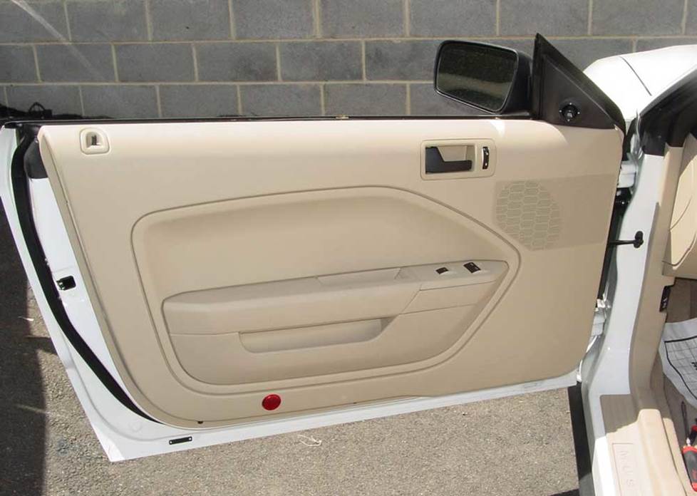 Ford Mustang front door base model stereo