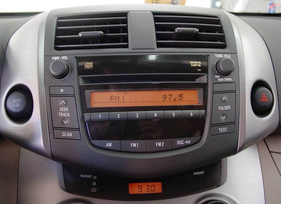 Toyota RAV4 standard radio