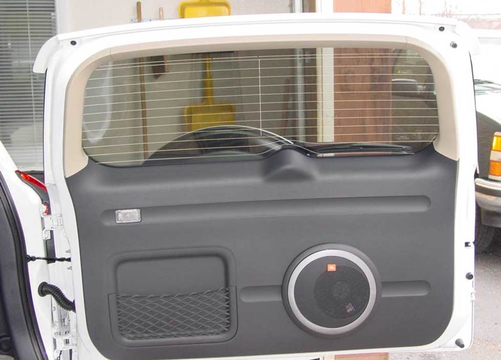 Toyota RAV4 tailgate speaker