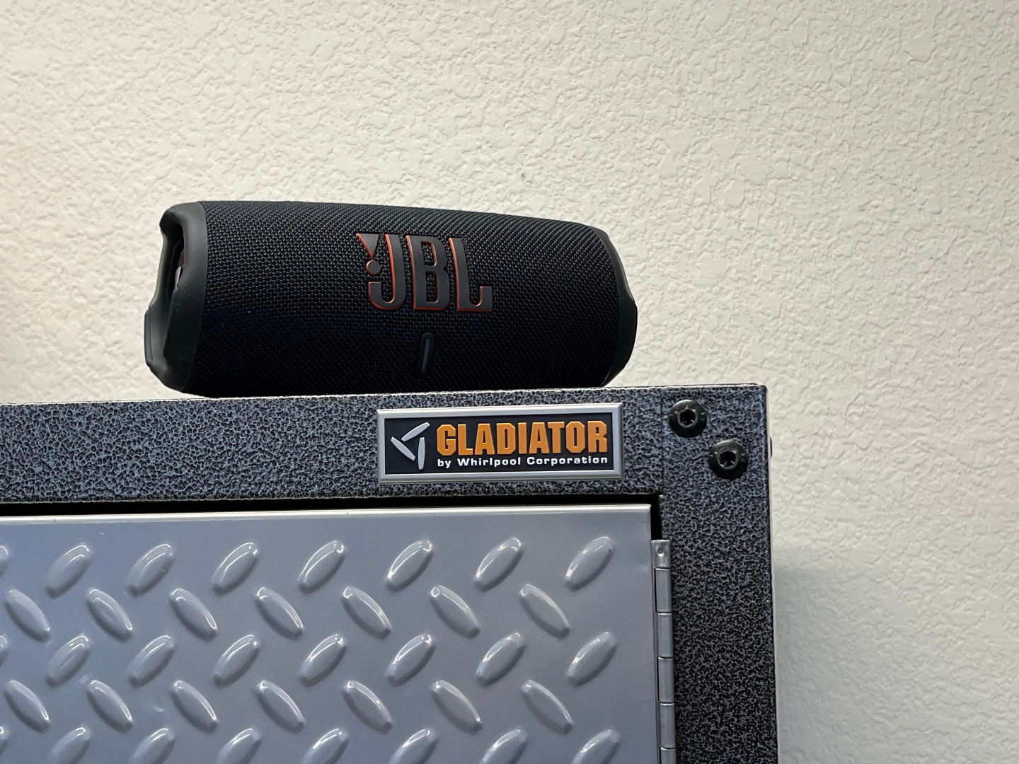 JBL Charge 5 (Black) Waterproof portable Bluetooth® speaker at Crutchfield