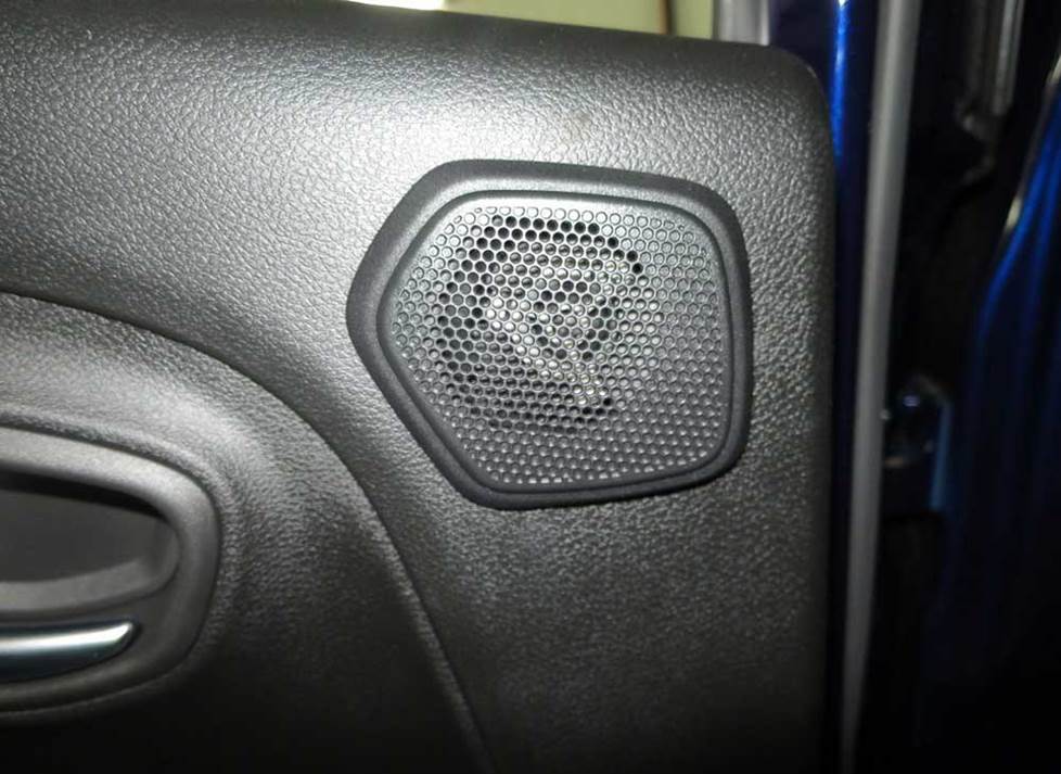 Jeep renegade shop beats audio