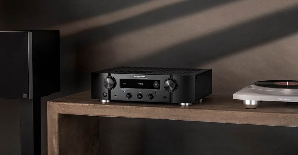 Marantz integrated amplifier with turntable and speaker