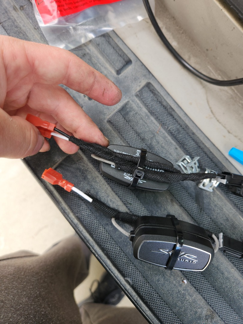 RED WOLF Car Stereo Amplifier Bypass Wiring Harness Adapter Connector Plug For OEM AMP Replacement For GM GMC Sierra Yukon Chevrolet Tahoe Suburban 2014-2021 Non Bose Systems - Foto 5