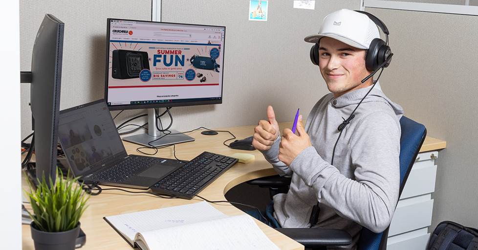 crutchfield advisor at desk and ready to take your call