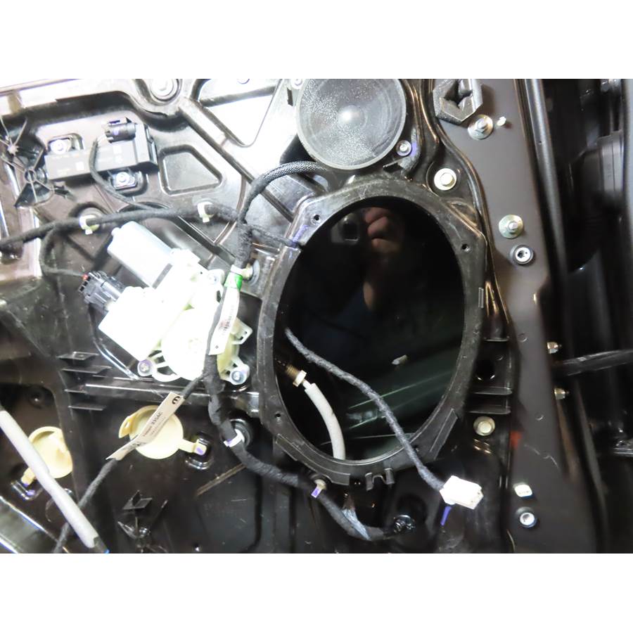 2022 Jeep Grand Cherokee Rear door woofer removed
