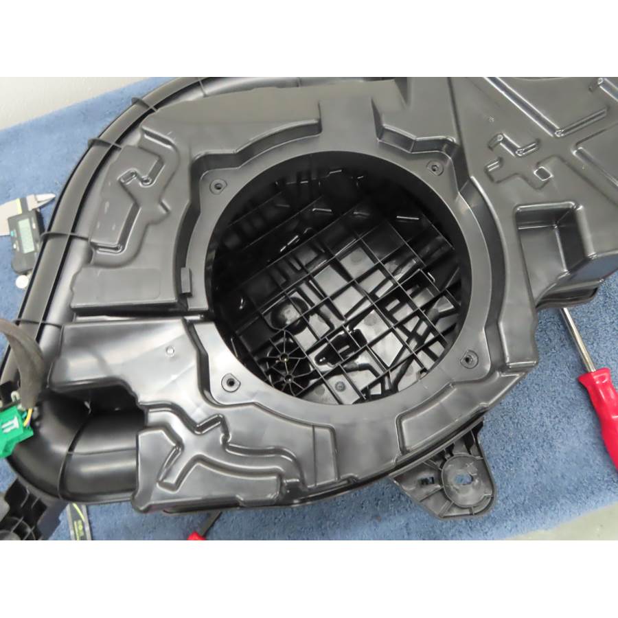2021 Ford Explorer Far-rear side speaker removed