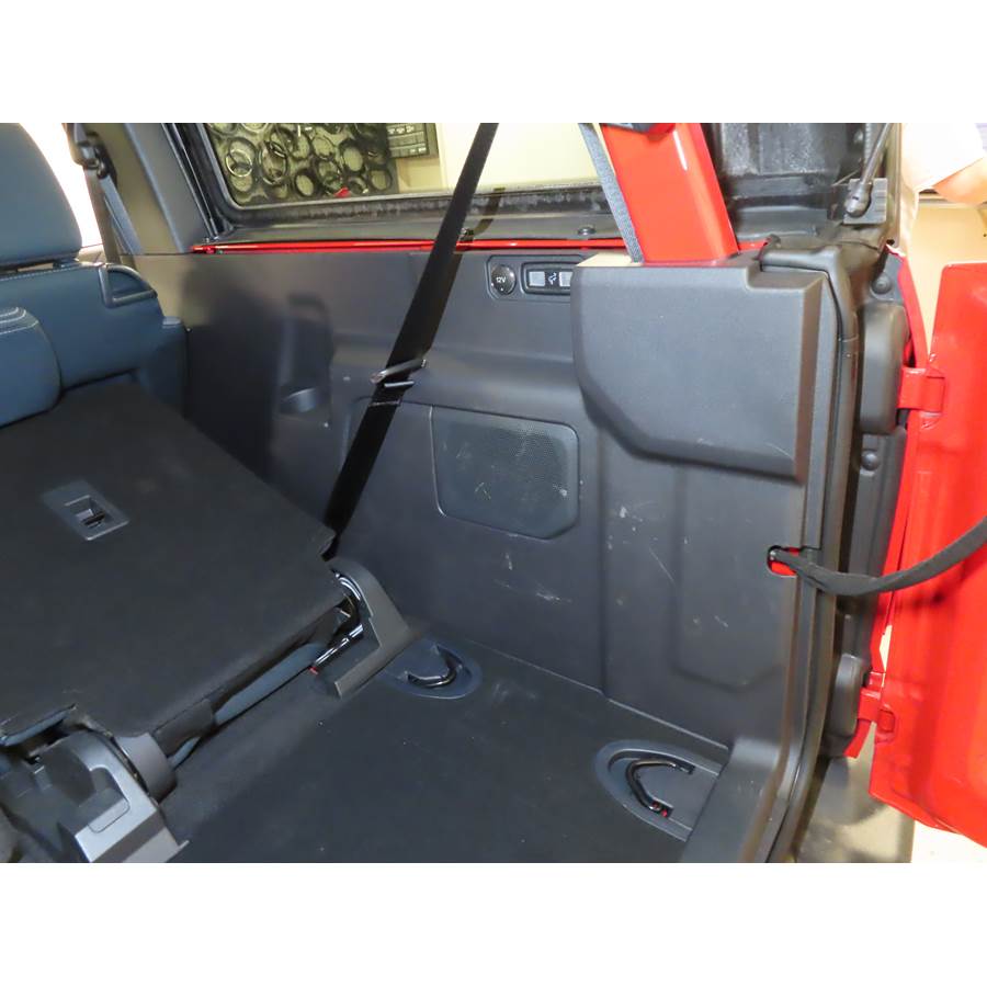 2022 Ford Bronco Far-rear side speaker location