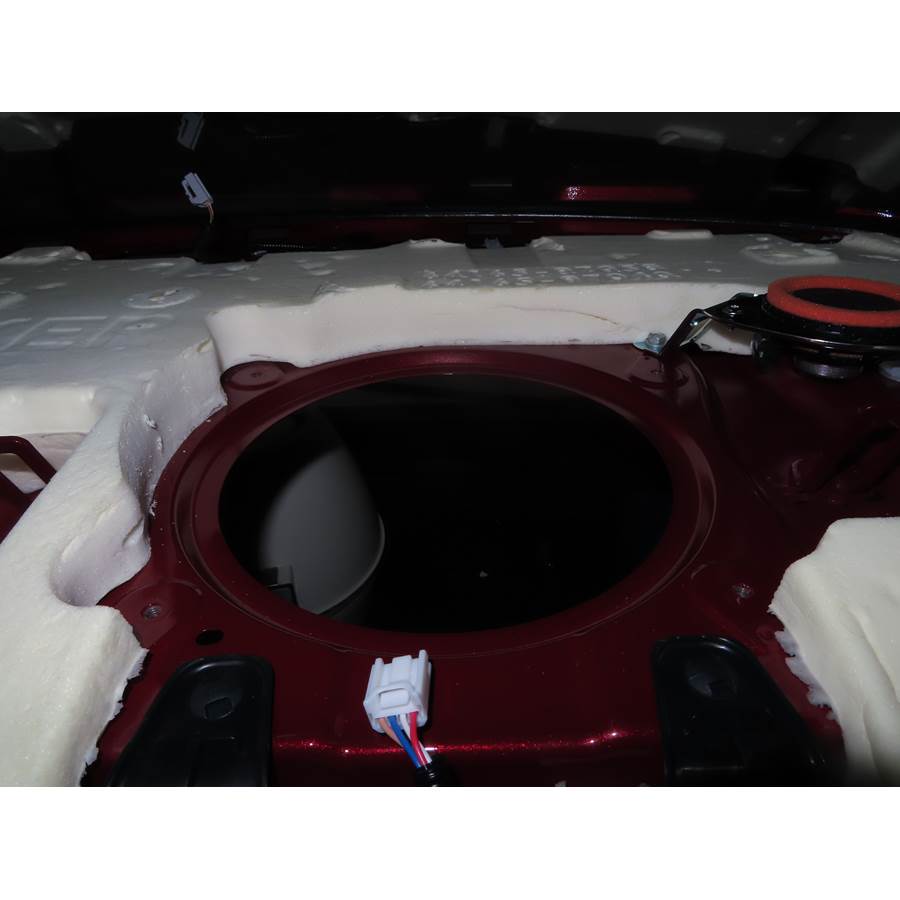 2020 Toyota Avalon Rear deck center speaker removed