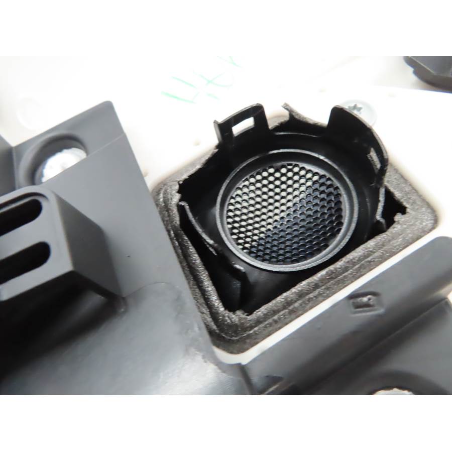 2020 Toyota Avalon Rear door tweeter removed
