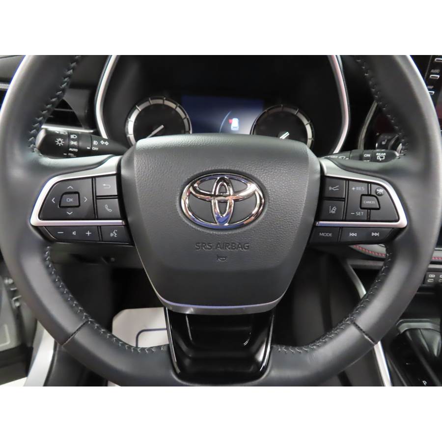 2020 Toyota Highlander Steering wheel audio controls
