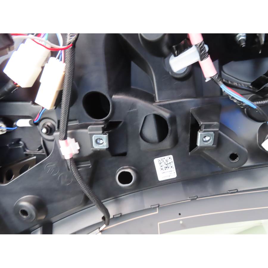 2021 Toyota Highlander Tail door speaker removed