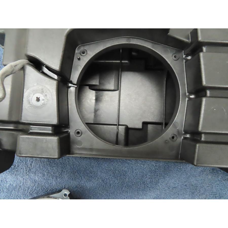 2024 GMC Yukon Center console speaker removed