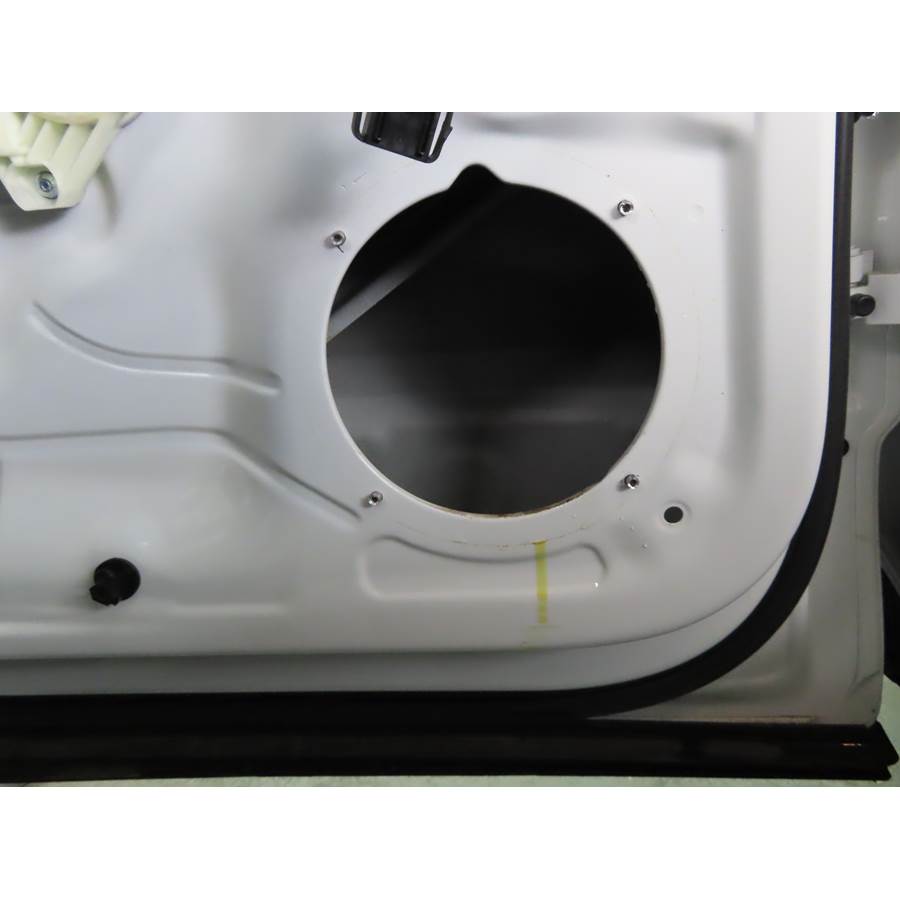 2019 Volkswagen Tiguan Rear door woofer removed