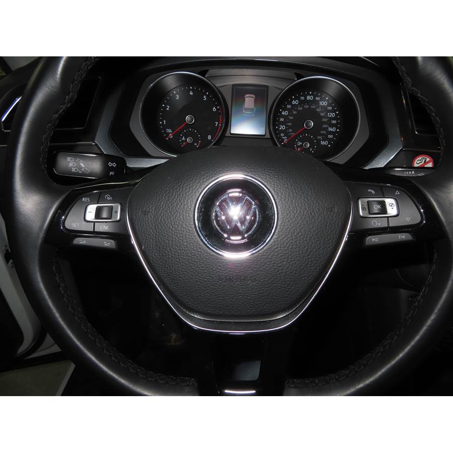 2019 Volkswagen Tiguan Steering wheel audio controls