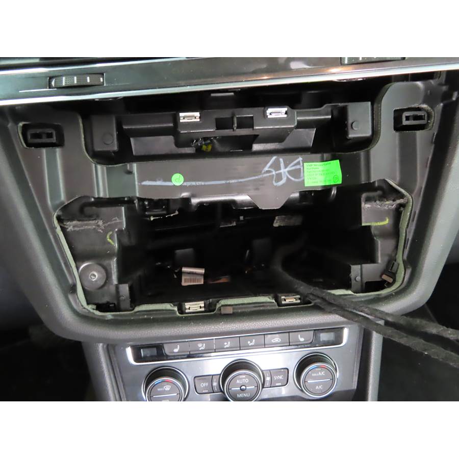 2019 Volkswagen Tiguan Factory radio removed