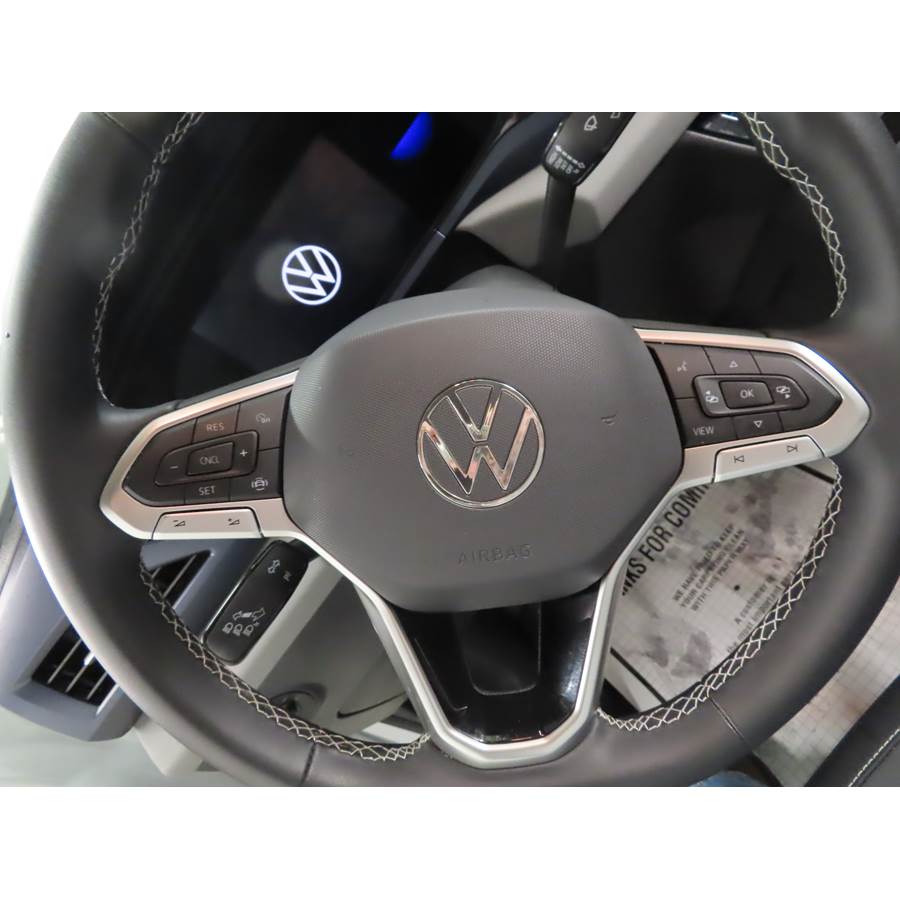 2024 Volkswagen Taos Steering wheel audio controls