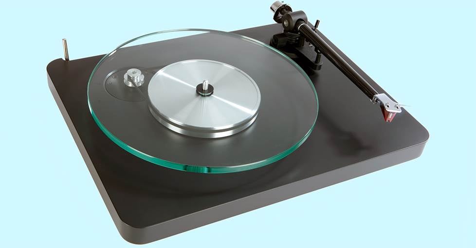 NAD C588 manual belt-drive turntable