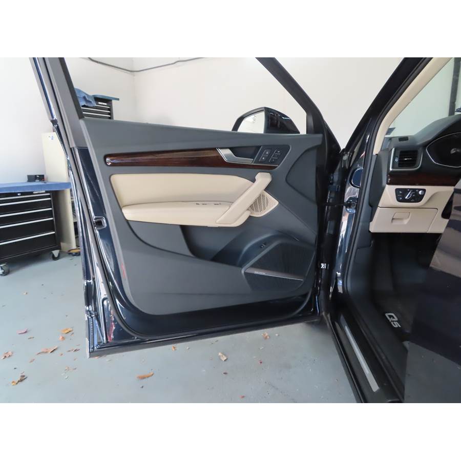 2018 Audi SQ5 Front door speaker location