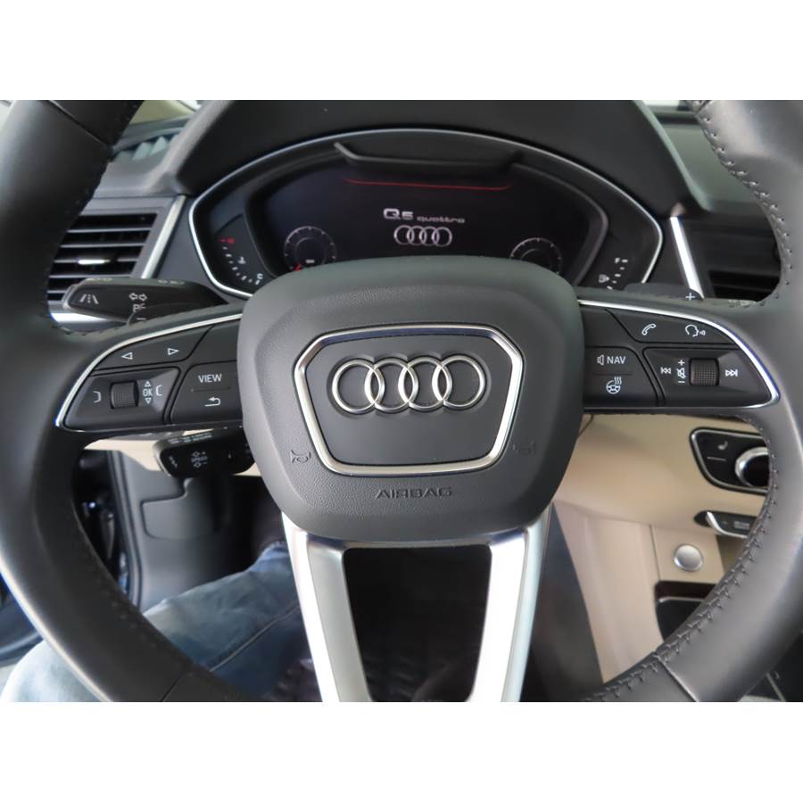 2020 Audi SQ5 Steering wheel audio controls