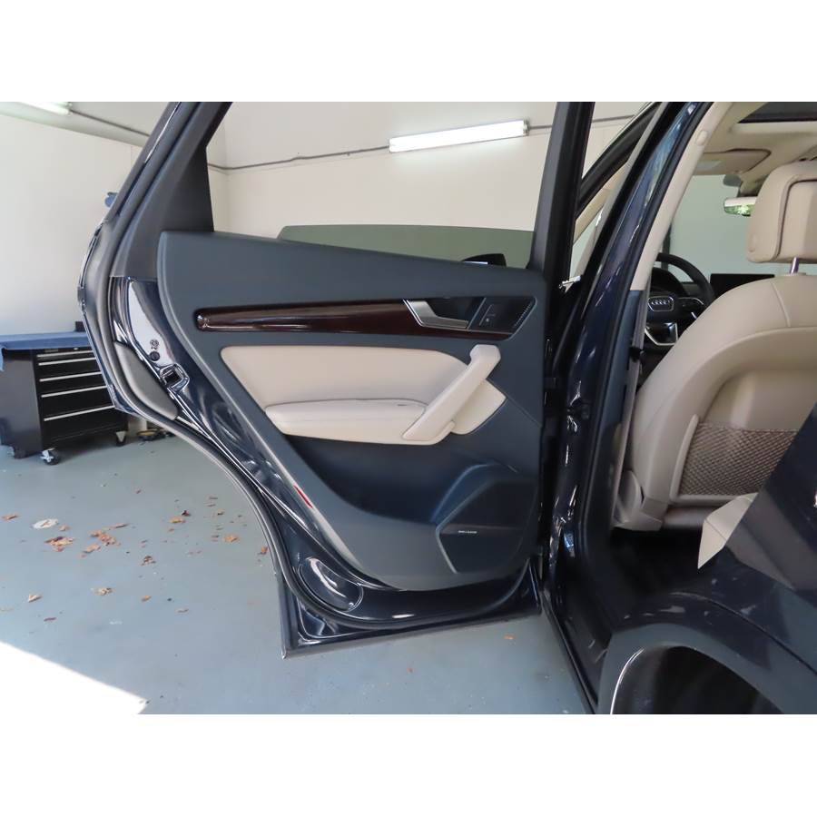 2023 Audi SQ5 Rear door speaker location