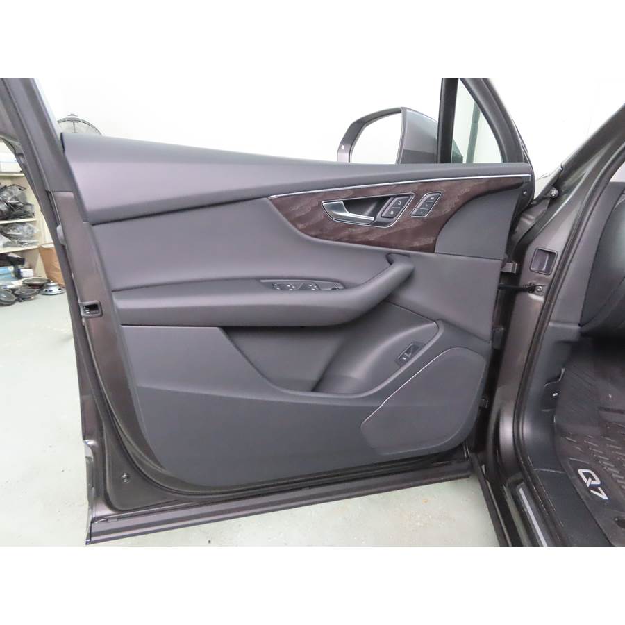 2017 Audi Q7 Front door speaker location