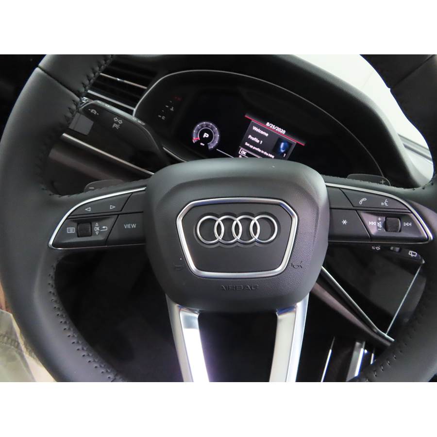 2022 Audi Q7 Steering wheel audio controls