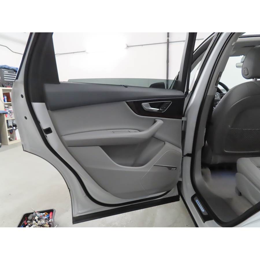2017 Audi Q7 Rear door speaker location