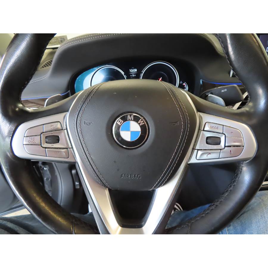 2021 BMW 7 Series Steering wheel audio controls