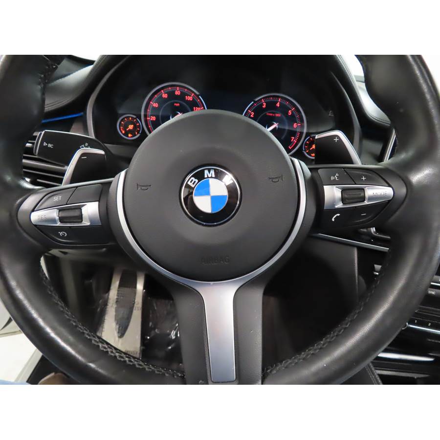 2018 BMW X6 Steering wheel audio controls
