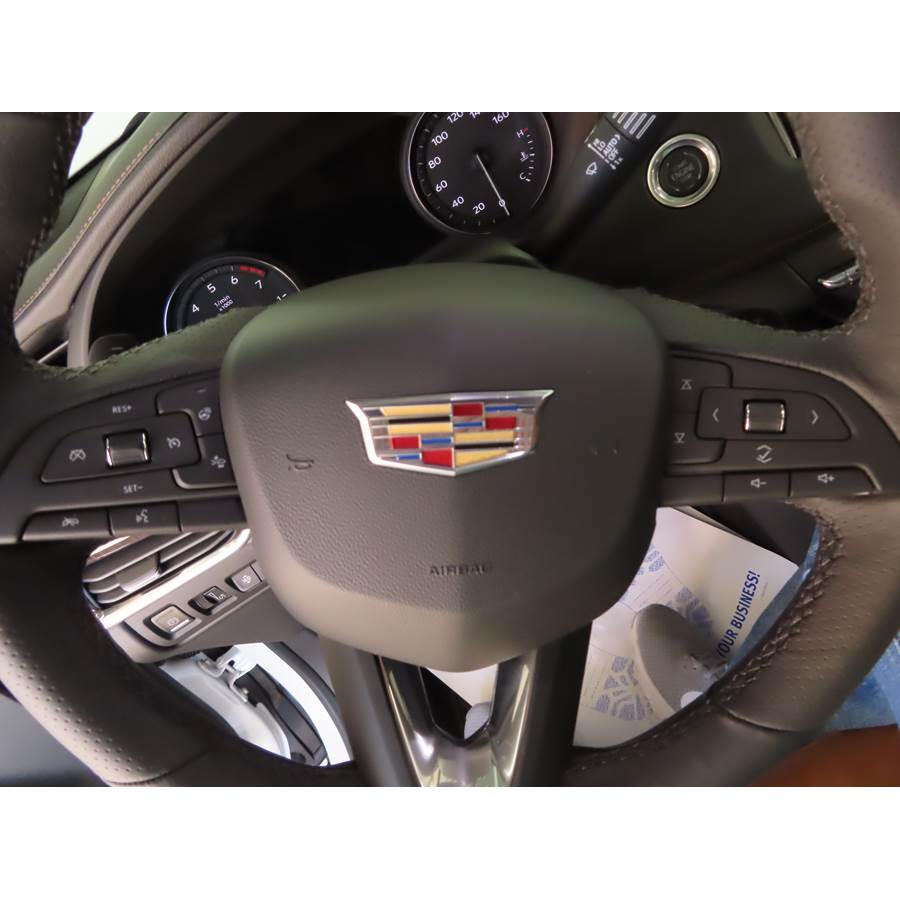 2022 Cadillac XT4 Steering wheel audio controls